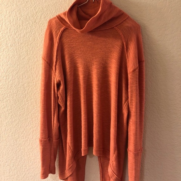 Free People split back turtleneck - Picture 2 of 5